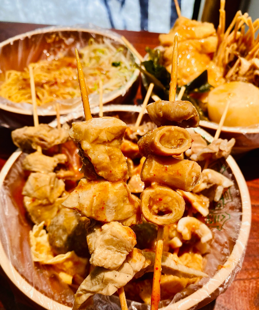 酸辣飘香传百年 牛肠酸串起贺州烟火气